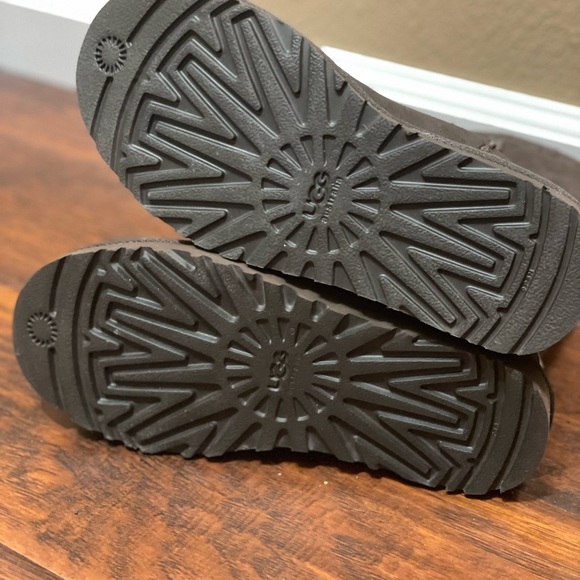 UGG Boots 100% Authentic.♥️SOLD♥️ - Picture 3 of 7